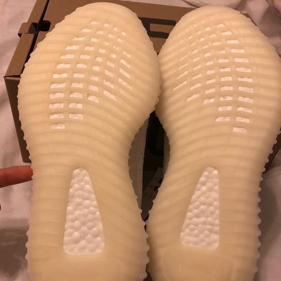 Brand new yeezy boost 350 NWT triple white - Picture 4 of 5